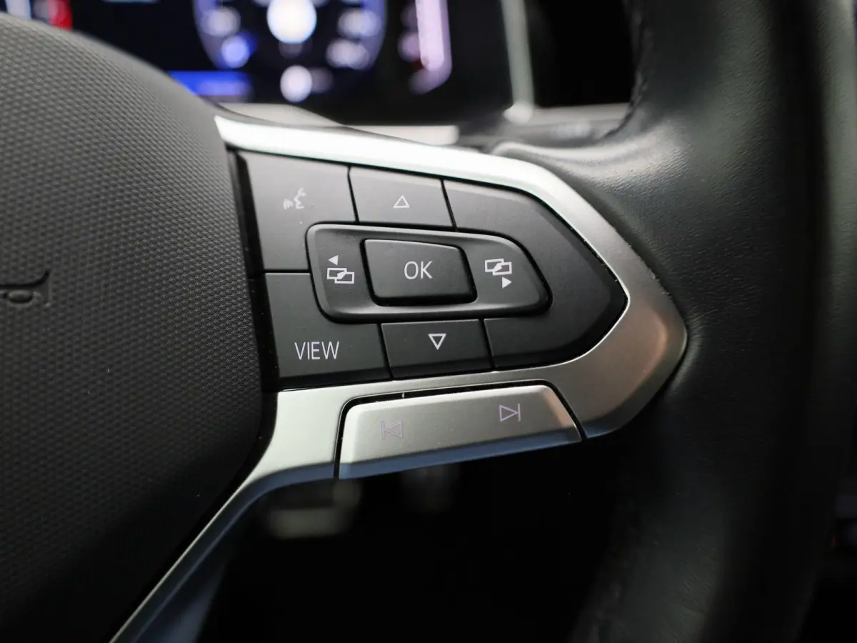 1.0 TSI R-Line 110 PK | R-Line | Automaat | Navigatie | Achteruitrijcamera | Stoelverwarming | Keyless Access | Digital Cockpit Pro | Climate Control | Adaptive Cruise Control |