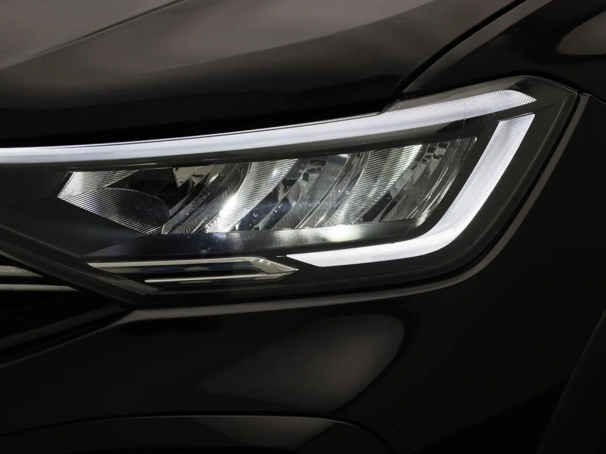 1.0 TSI R-Line 110 PK | R-Line | Automaat | Navigatie | Achteruitrijcamera | Stoelverwarming | Keyless Access | Digital Cockpit Pro | Climate Control | Adaptive Cruise Control |