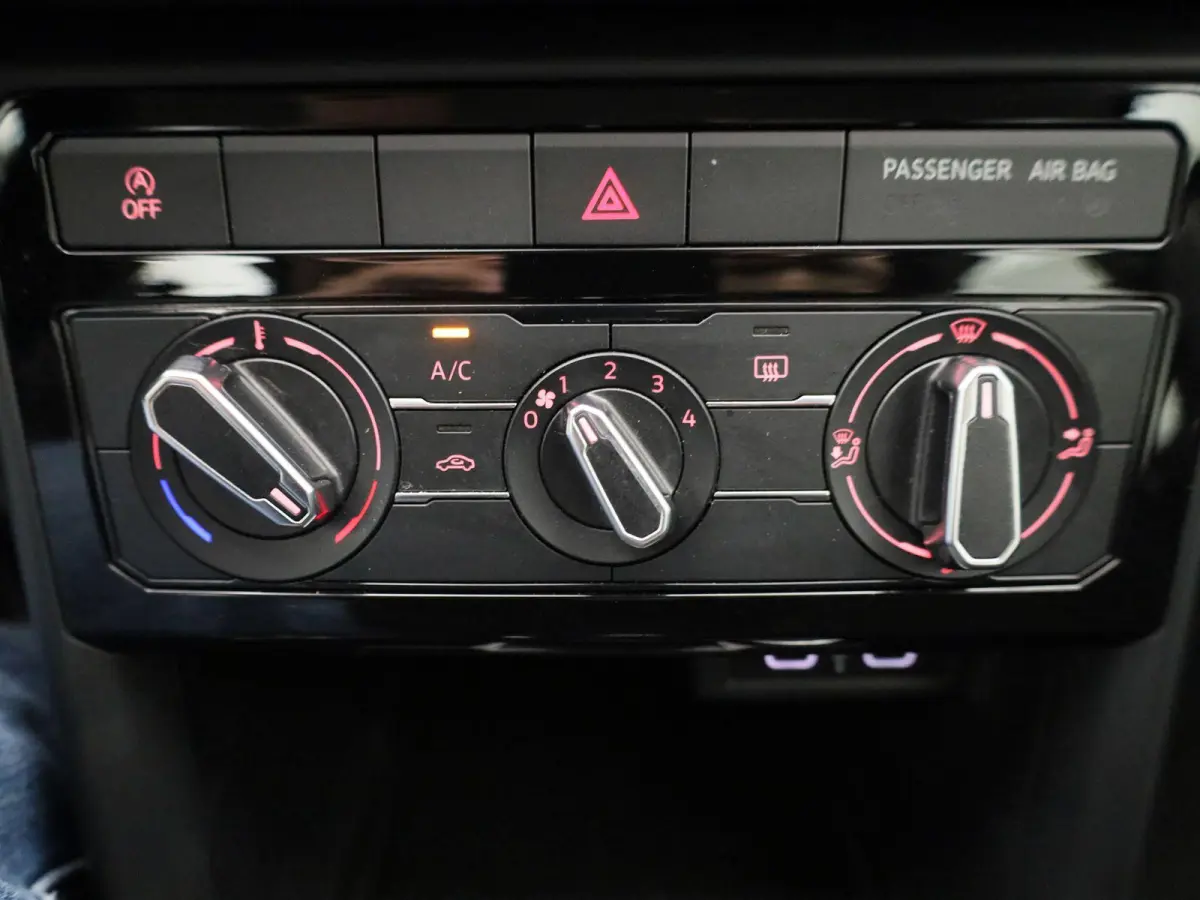 1.0 TSI Life 95 PK | Airco | DAB-Radio | Carplay / Android Auto | Cruise Control