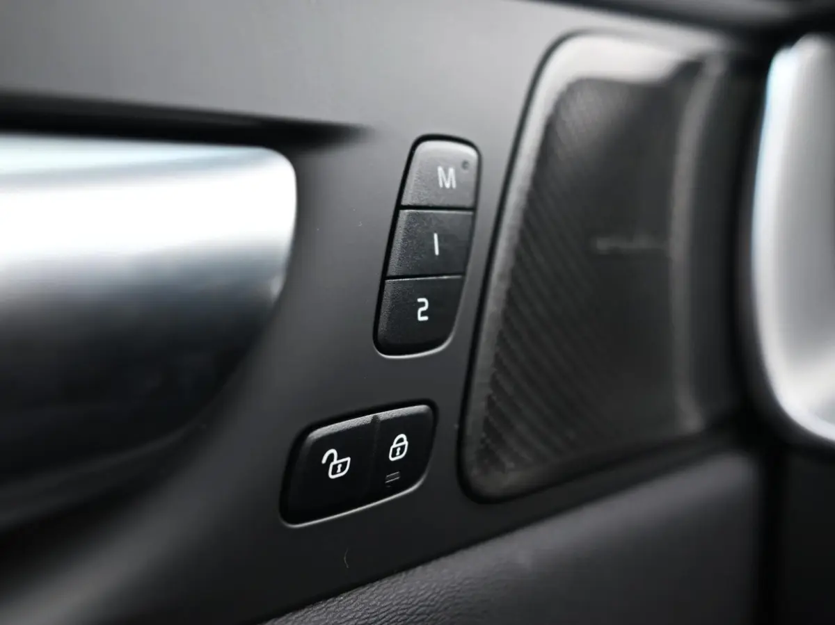 2.0 R-Design 398PK AWD Long Range | Pano | H&K | Orrefors | Leder | Memory | Carplay - Android | Keyless | 360 | Trekhaak | Led | Adaptive Cruise | Stoelverwarming voor & achter | Stuurwielv