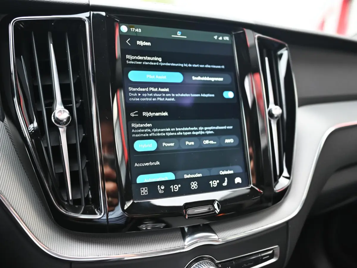2.0 R-Design 398PK AWD Long Range | Pano | H&K | Orrefors | Leder | Memory | Carplay - Android | Keyless | 360 | Trekhaak | Led | Adaptive Cruise | Stoelverwarming voor & achter | Stuurwielv