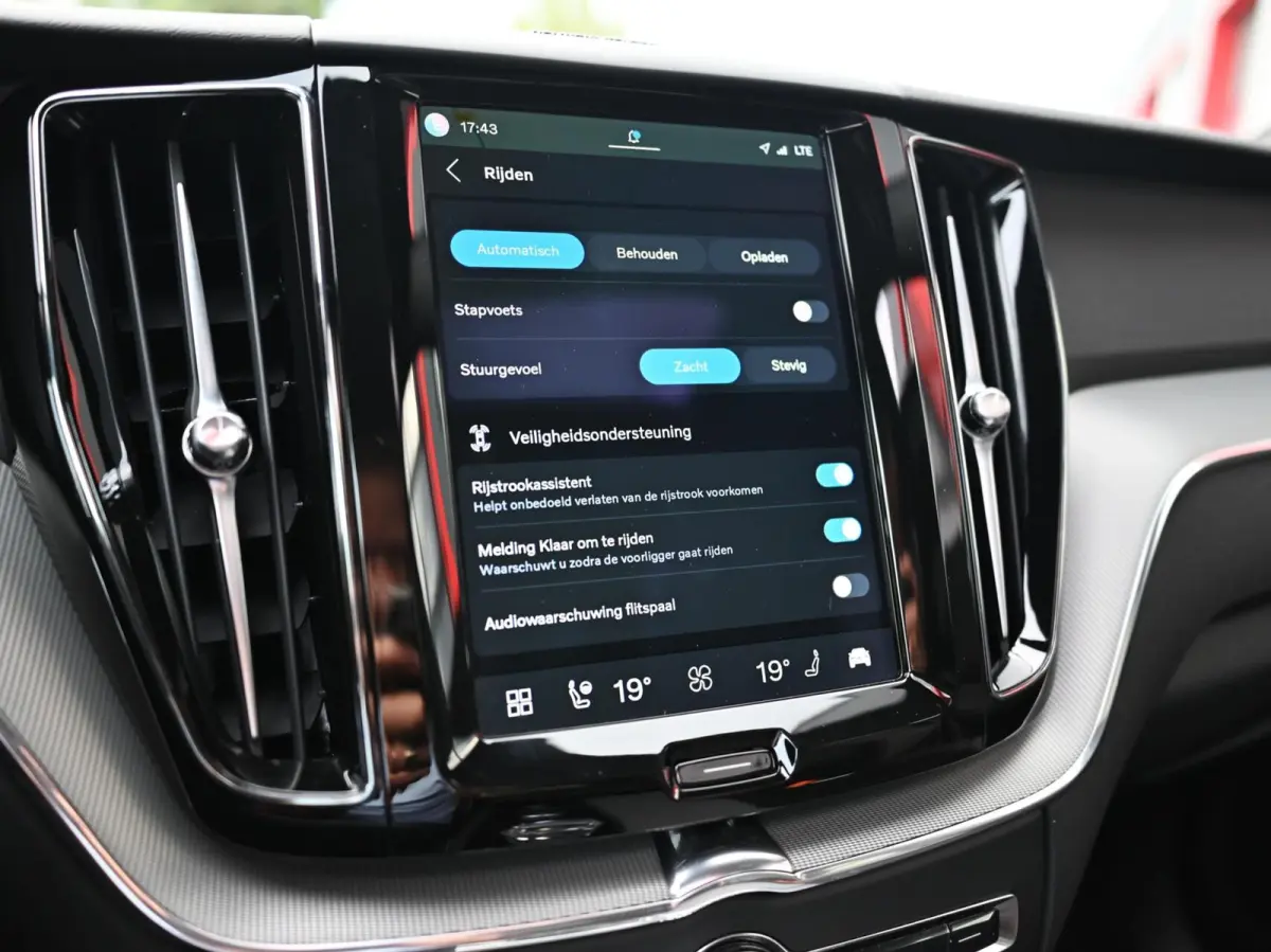 2.0 R-Design 398PK AWD Long Range | Pano | H&K | Orrefors | Leder | Memory | Carplay - Android | Keyless | 360 | Trekhaak | Led | Adaptive Cruise | Stoelverwarming voor & achter | Stuurwielv