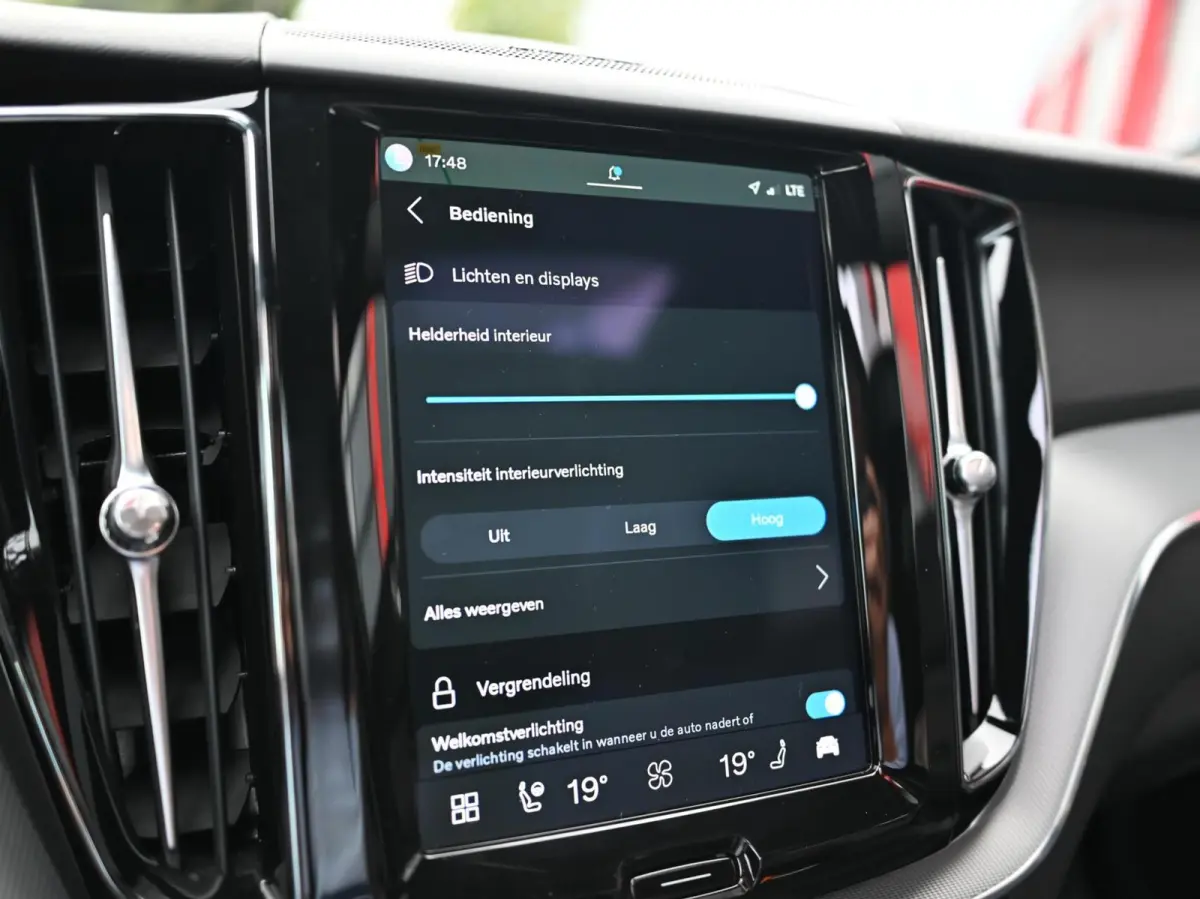 2.0 R-Design 398PK AWD Long Range | Pano | H&K | Orrefors | Leder | Memory | Carplay - Android | Keyless | 360 | Trekhaak | Led | Adaptive Cruise | Stoelverwarming voor & achter | Stuurwielv