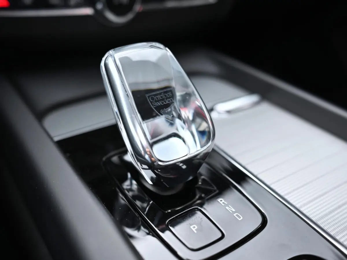 2.0 R-Design 398PK AWD Long Range | Pano | H&K | Orrefors | Leder | Memory | Carplay - Android | Keyless | 360 | Trekhaak | Led | Adaptive Cruise | Stoelverwarming voor & achter | Stuurwielv