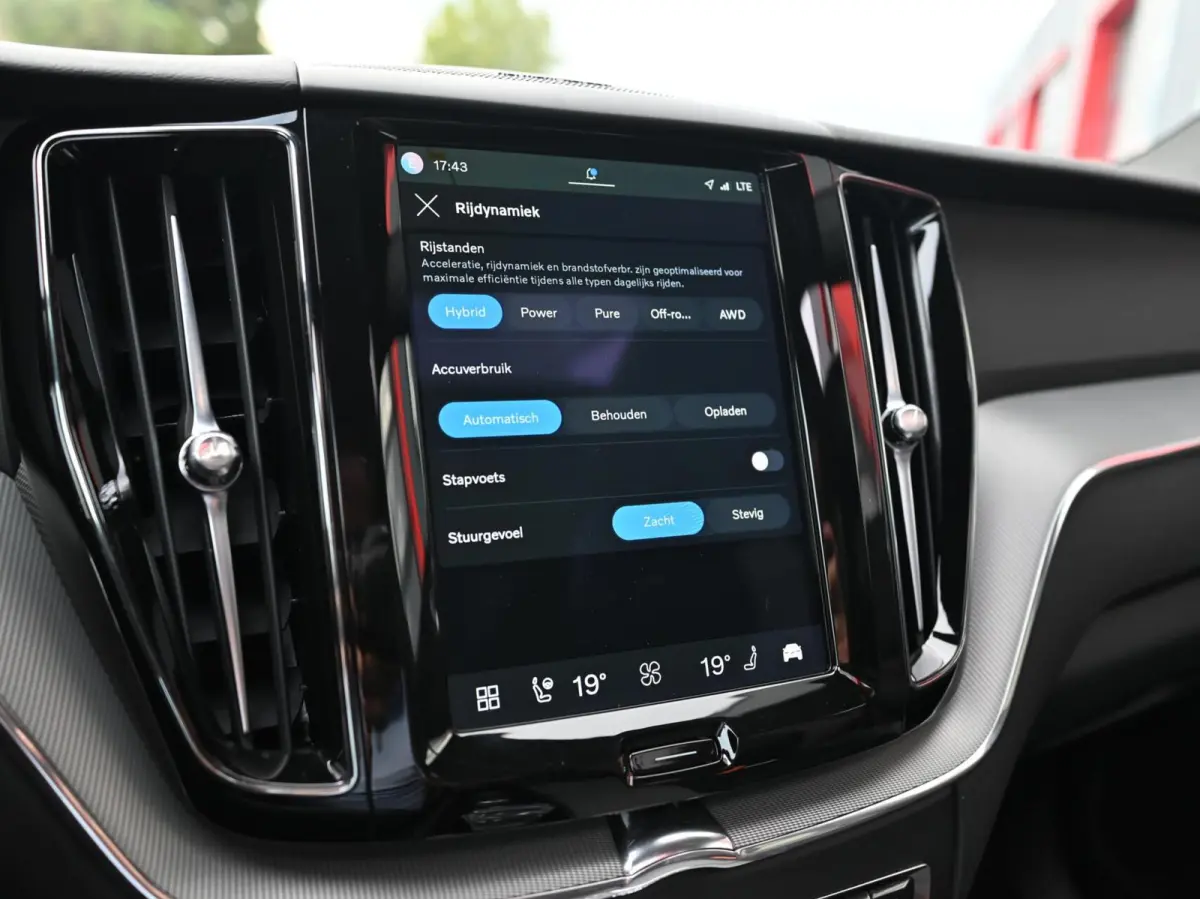 2.0 R-Design 398PK AWD Long Range | Pano | H&K | Orrefors | Leder | Memory | Carplay - Android | Keyless | 360 | Trekhaak | Led | Adaptive Cruise | Stoelverwarming voor & achter | Stuurwielv