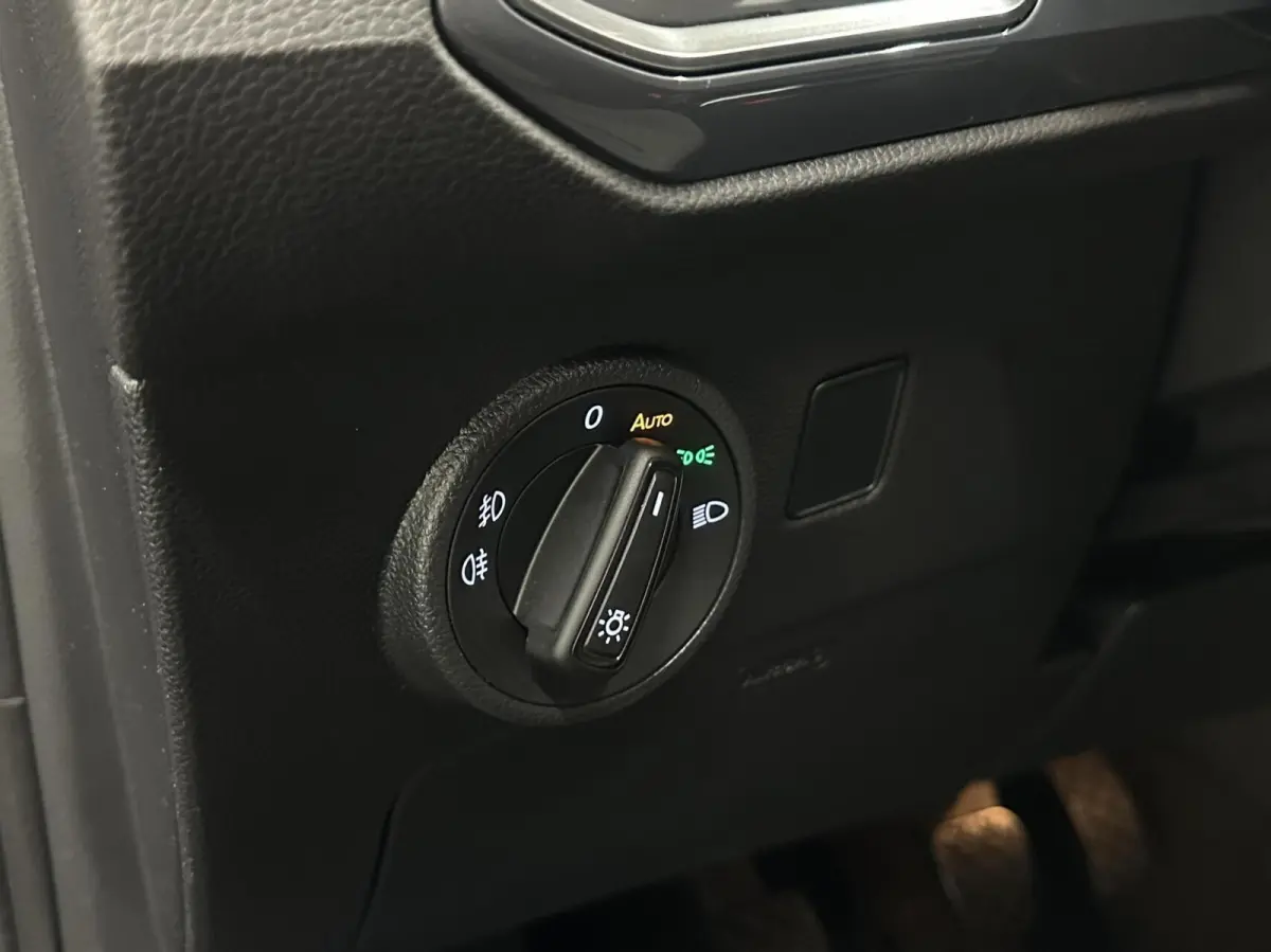 1.5 TSI Style Business Intense CARPLAY NAVI CRUISE LM ECC.