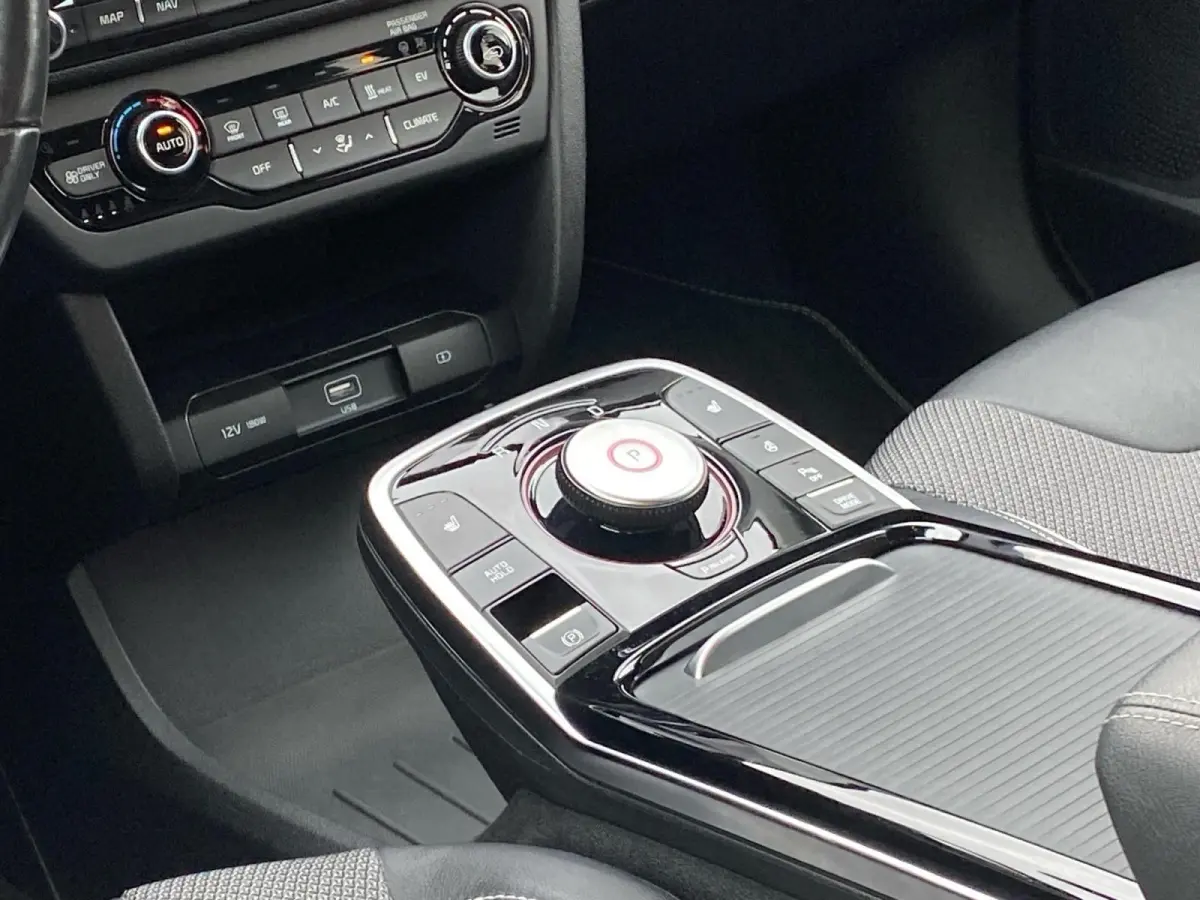 Edition 64 kWh | Navigatie | Climate control | Parkeer camera | Stoel + Stuurverwarming