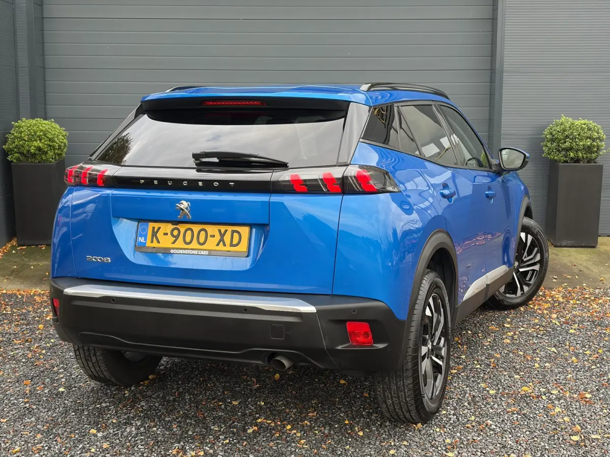 1.2 PureTech Blue Lease Allure ✓2e Eigenaar✓360° Camera✓Draadloze telefoonlader✓Carplay✓6 bak✓Halfleder✓Navi✓Clima✓Cruise✓17'' Lmv✓Rijstrooksensor✓102pk✓Dealer ond