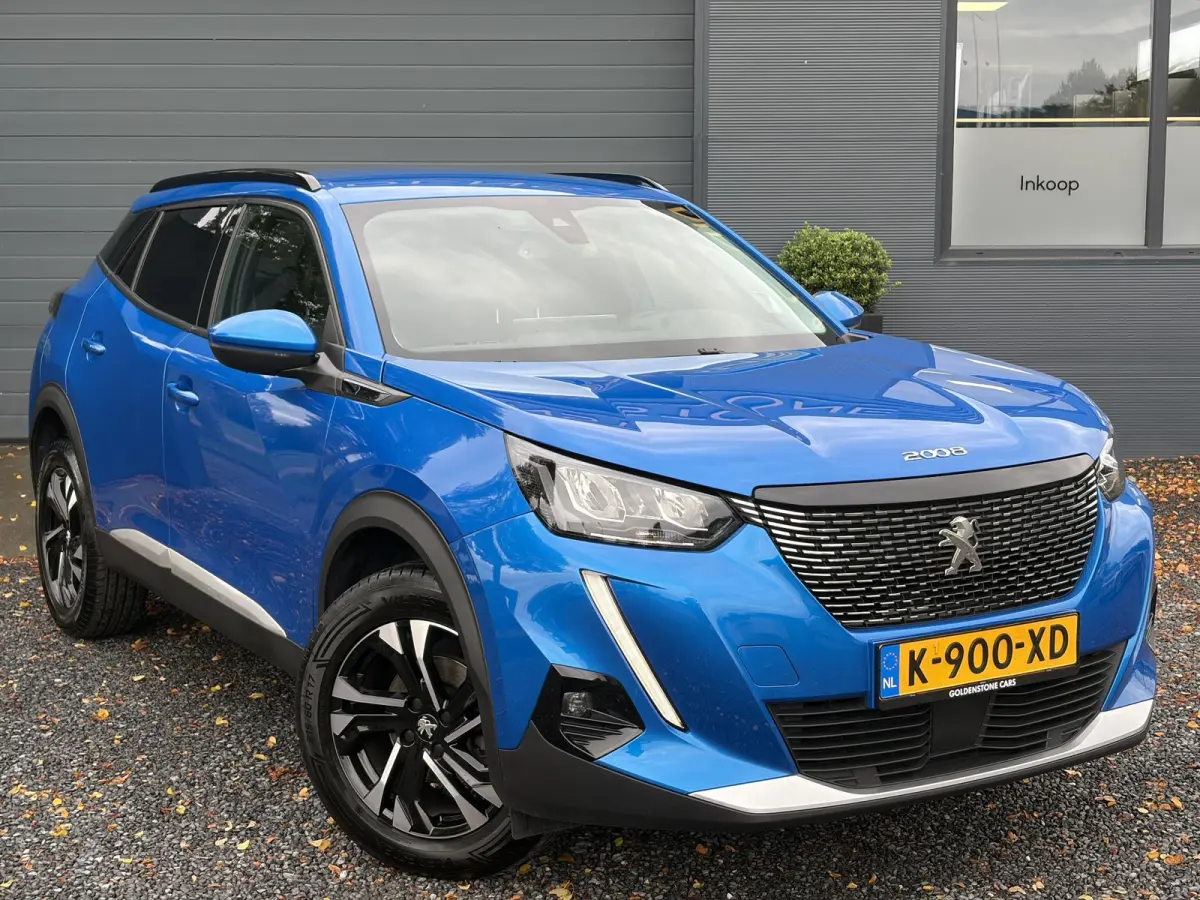 1.2 PureTech Blue Lease Allure ✓2e Eigenaar✓360° Camera✓Draadloze telefoonlader✓Carplay✓6 bak✓Halfleder✓Navi✓Clima✓Cruise✓17'' Lmv✓Rijstrooksensor✓102pk✓Dealer ond