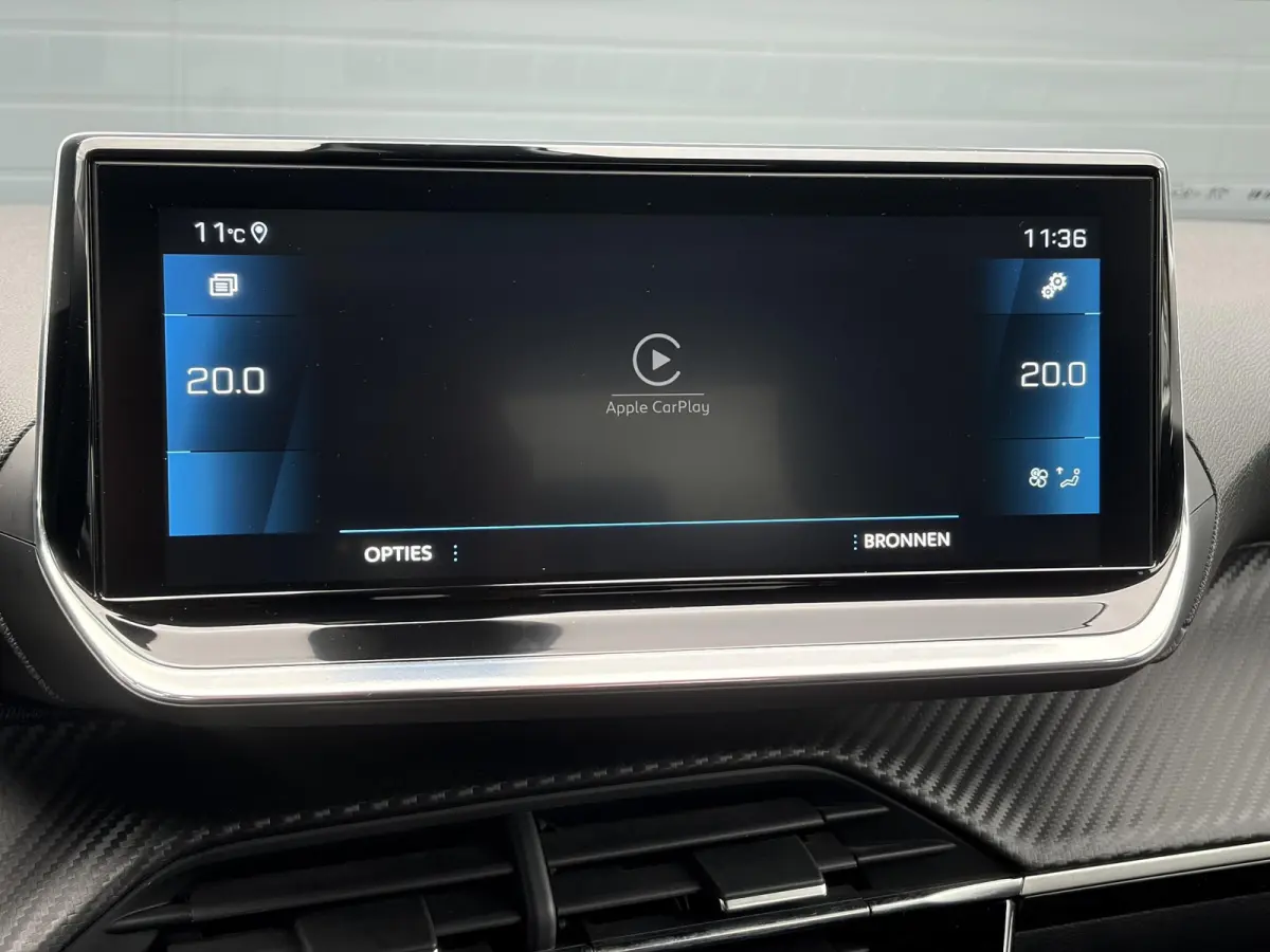 1.2 PureTech Blue Lease Allure ✓2e Eigenaar✓360° Camera✓Draadloze telefoonlader✓Carplay✓6 bak✓Halfleder✓Navi✓Clima✓Cruise✓17'' Lmv✓Rijstrooksensor✓102pk✓Dealer ond