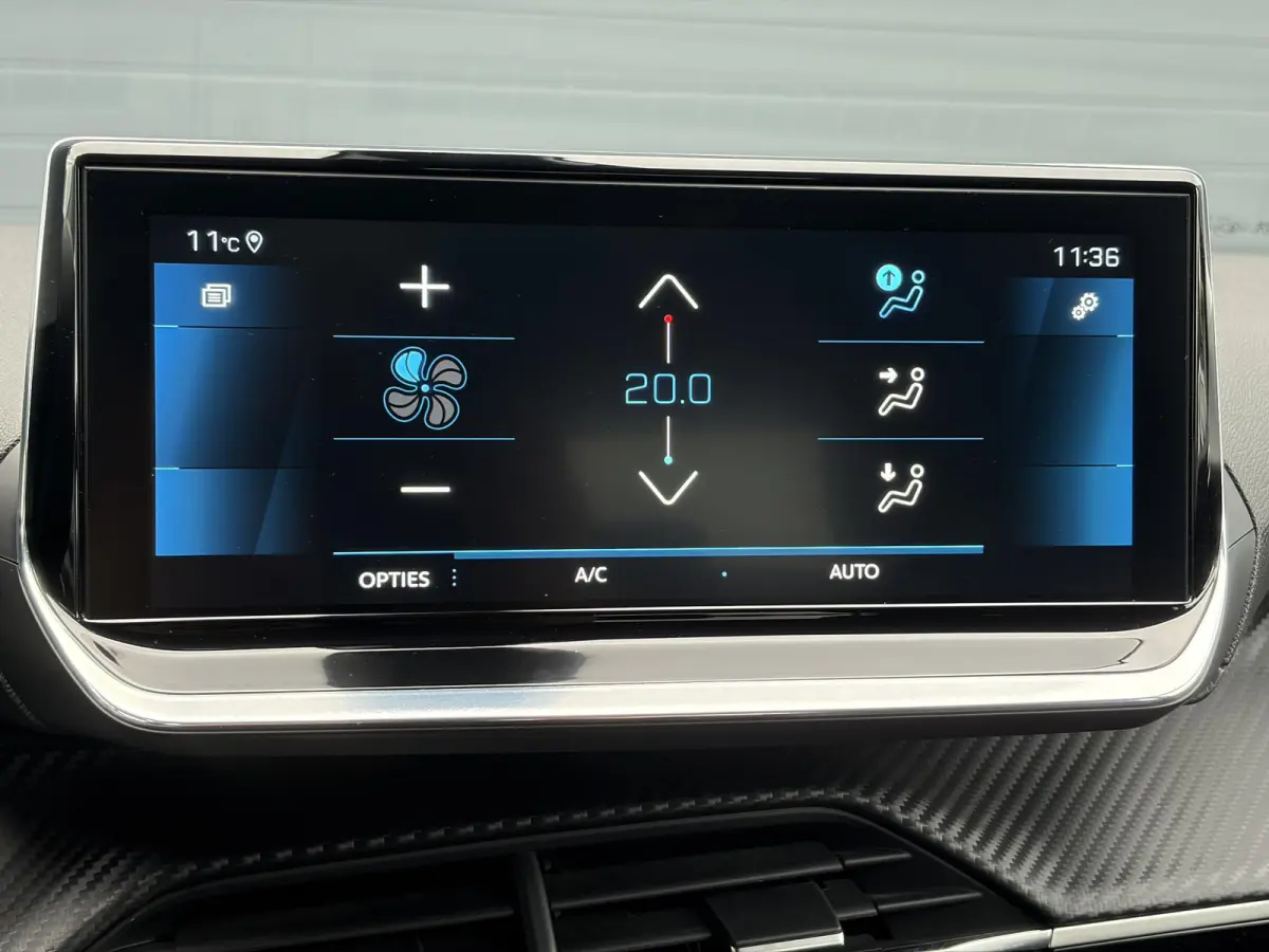 1.2 PureTech Blue Lease Allure ✓2e Eigenaar✓360° Camera✓Draadloze telefoonlader✓Carplay✓6 bak✓Halfleder✓Navi✓Clima✓Cruise✓17'' Lmv✓Rijstrooksensor✓102pk✓Dealer ond