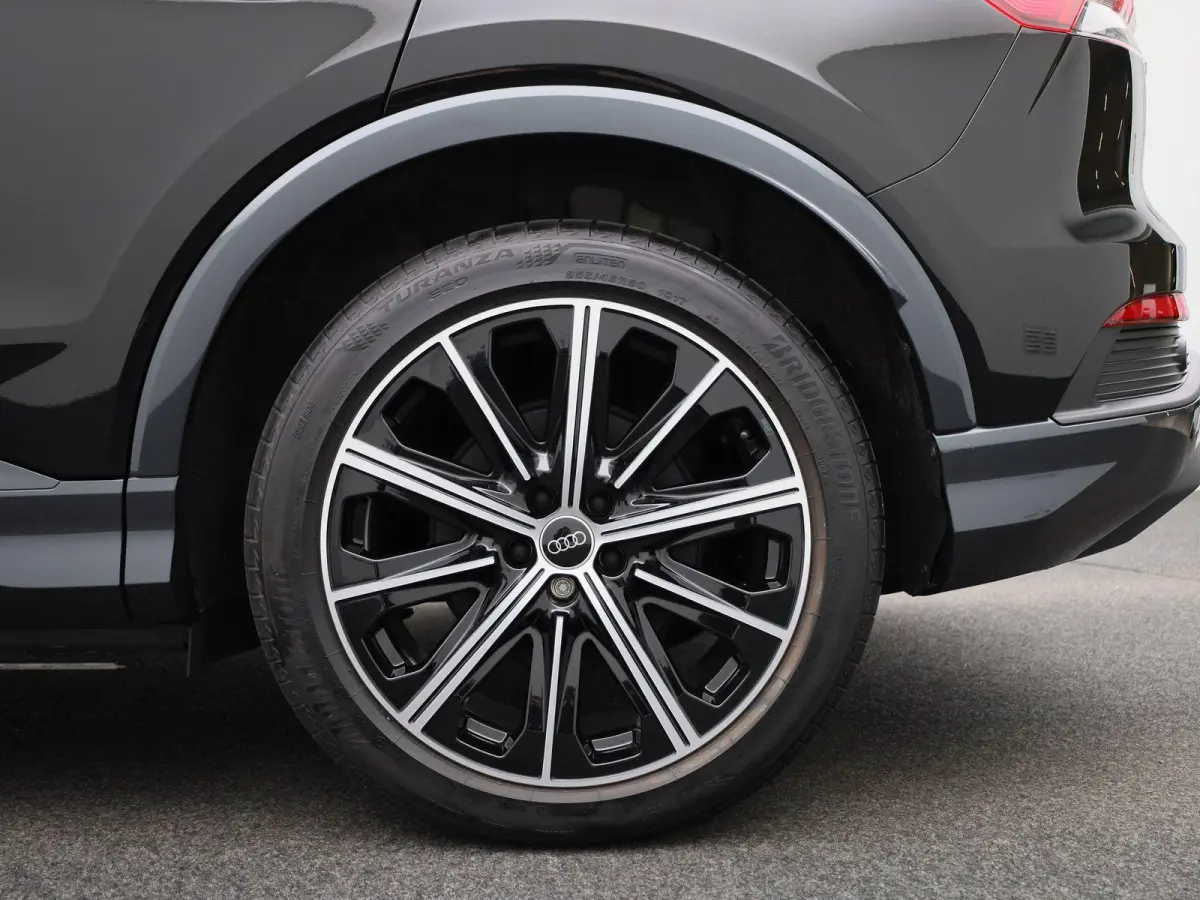 50 quattro Advanced edition 77 kWh 299 PK | Navigatie | Stoel + stuurverwarming | Comfortpakket Plus | Achteruitrijcamera | SONOS Premium geluidsysteem | Optiek Pakket Zwart | Privacy Glass 