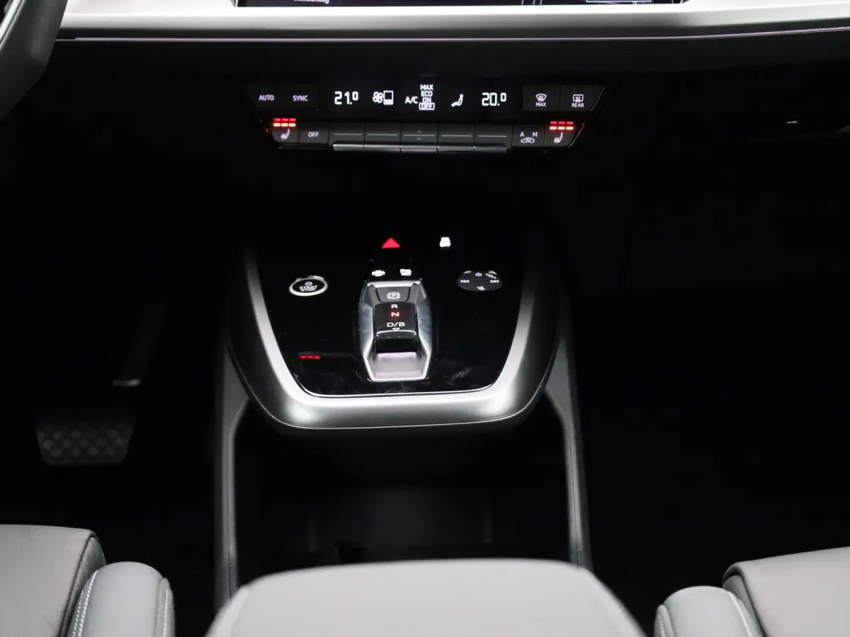 50 quattro Advanced edition 77 kWh 299 PK | Navigatie | Stoel + stuurverwarming | Comfortpakket Plus | Achteruitrijcamera | SONOS Premium geluidsysteem | Optiek Pakket Zwart | Privacy Glass 