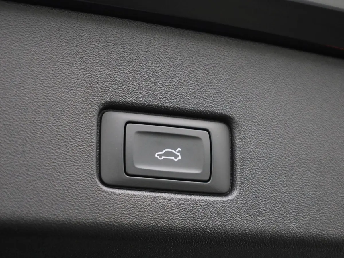 50 quattro Advanced edition 77 kWh 299 PK | Navigatie | Stoel + stuurverwarming | Comfortpakket Plus | Achteruitrijcamera | SONOS Premium geluidsysteem | Optiek Pakket Zwart | Privacy Glass 