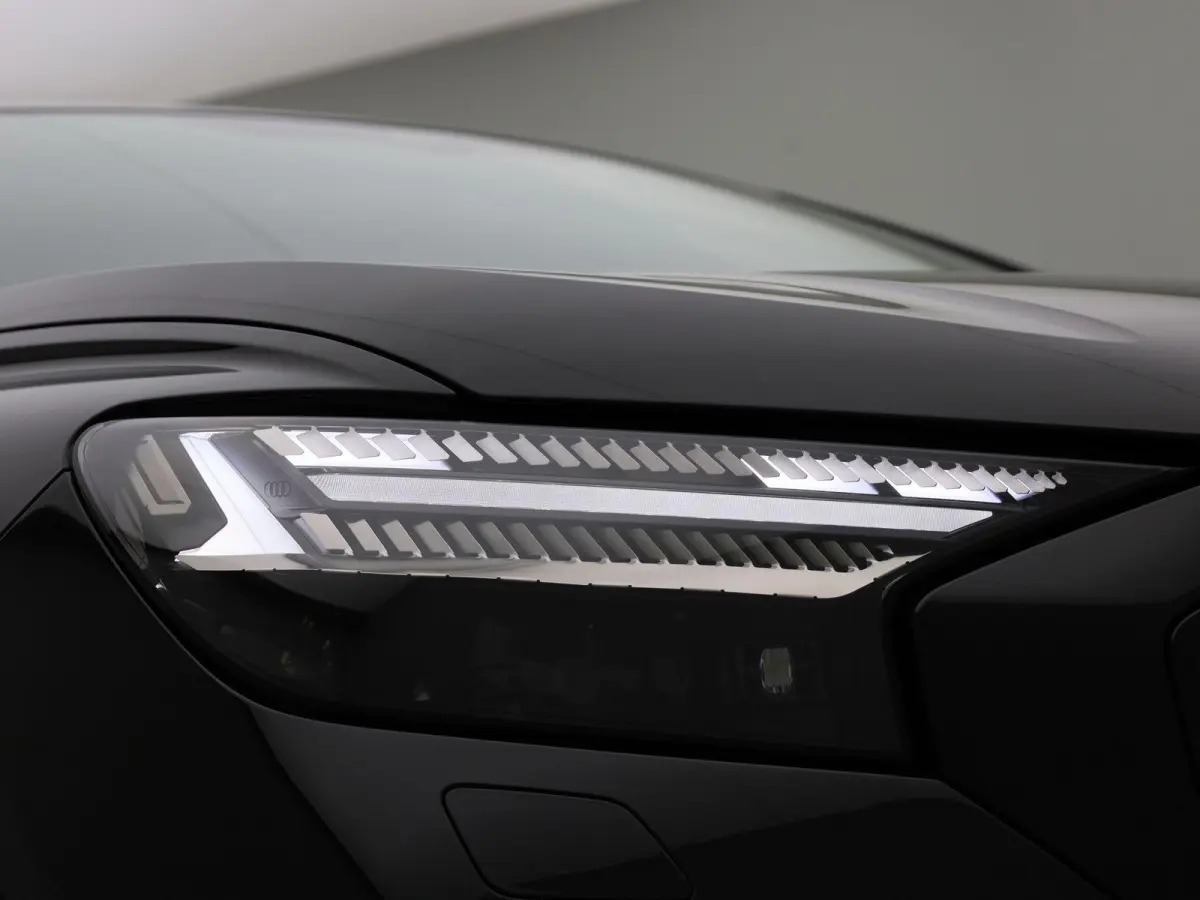 50 quattro Advanced edition 77 kWh 299 PK | Navigatie | Stoel + stuurverwarming | Comfortpakket Plus | Achteruitrijcamera | SONOS Premium geluidsysteem | Optiek Pakket Zwart | Privacy Glass 