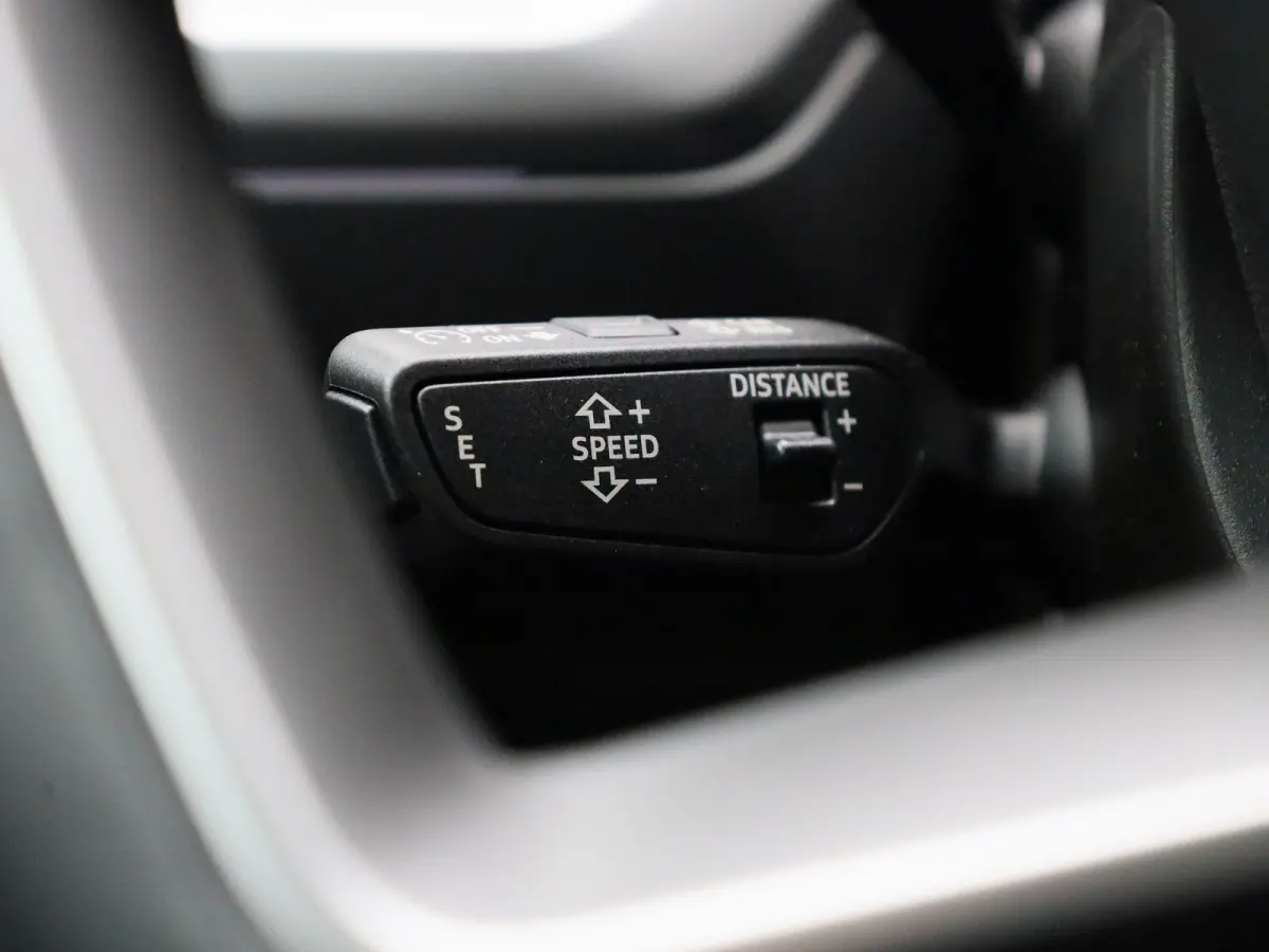 50 quattro Advanced edition 77 kWh 299 PK | Navigatie | Stoel + stuurverwarming | Comfortpakket Plus | Achteruitrijcamera | SONOS Premium geluidsysteem | Optiek Pakket Zwart | Privacy Glass 