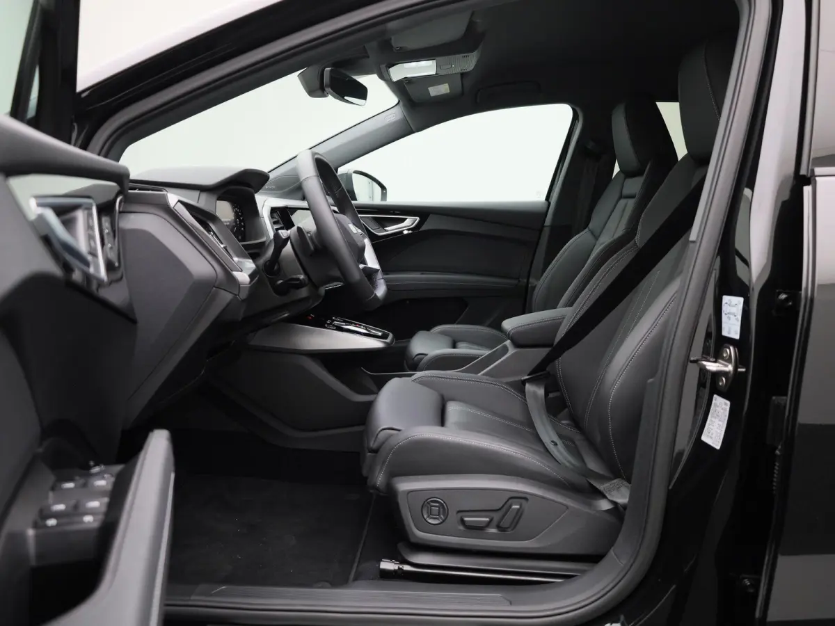 50 quattro Advanced edition 77 kWh 299 PK | Navigatie | Stoel + stuurverwarming | Comfortpakket Plus | Achteruitrijcamera | SONOS Premium geluidsysteem | Optiek Pakket Zwart | Privacy Glass 
