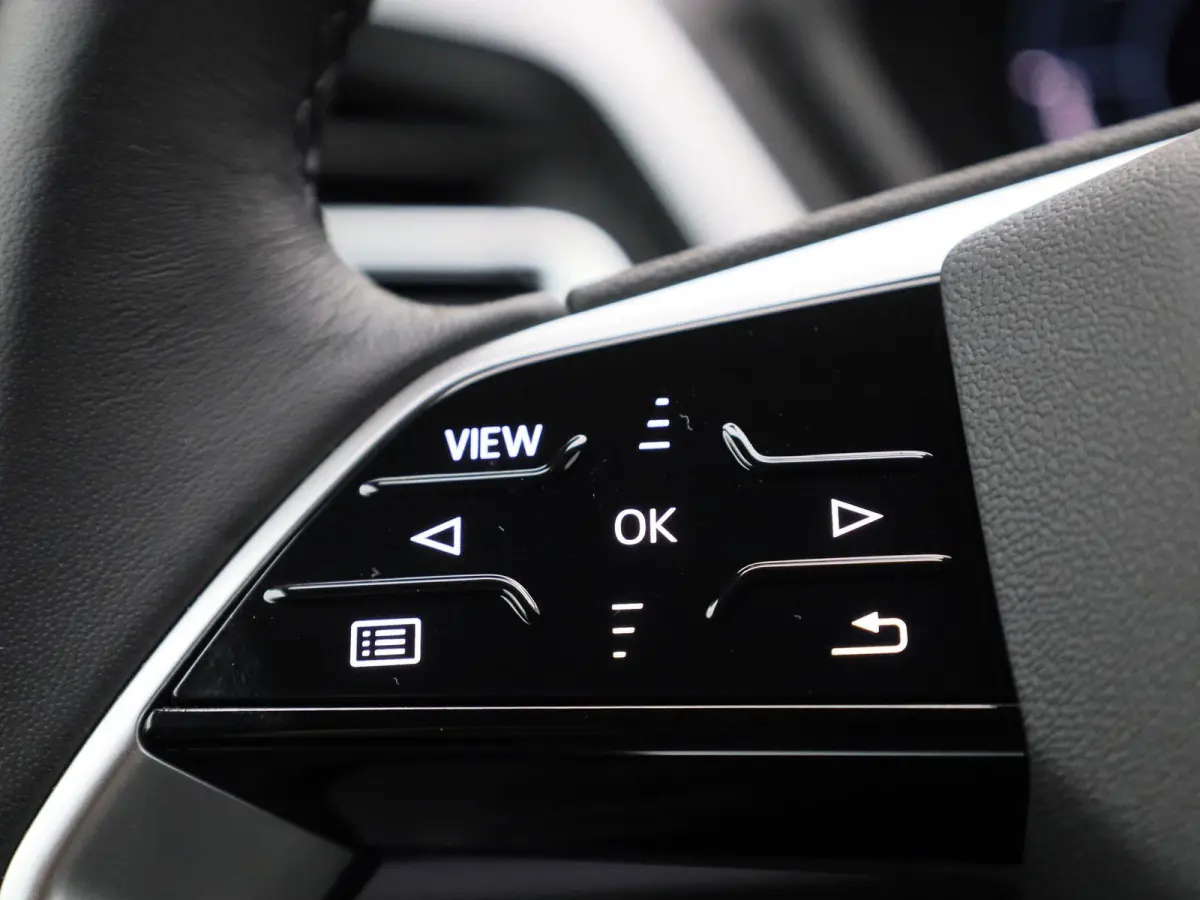 50 quattro Advanced edition 77 kWh 299 PK | Navigatie | Stoel + stuurverwarming | Comfortpakket Plus | Achteruitrijcamera | SONOS Premium geluidsysteem | Optiek Pakket Zwart | Privacy Glass 