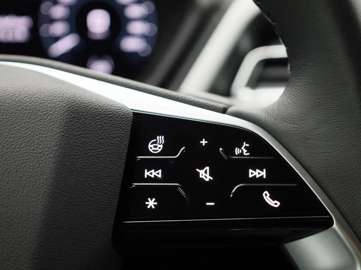 50 quattro Advanced edition 77 kWh 299 PK | Navigatie | Stoel + stuurverwarming | Comfortpakket Plus | Achteruitrijcamera | SONOS Premium geluidsysteem | Optiek Pakket Zwart | Privacy Glass 