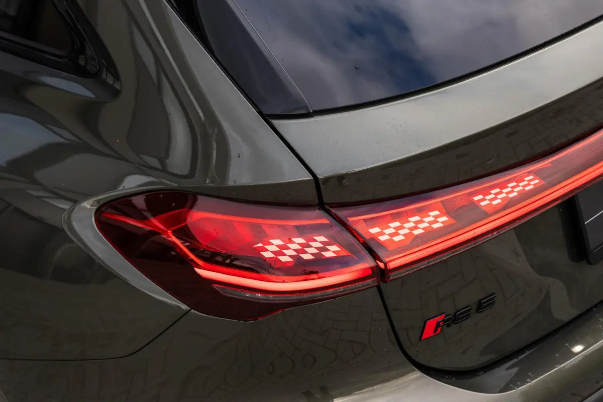 RS 5 Avant 2.9 e-hybrid 639pk quattro | Trekhaak | Audi Sport pakket | Panoramadak | Head-up Display