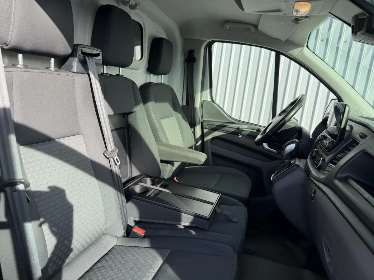 2.0 TDCI L1H1*AUTOM*3PERS*NAVI*CRUISE*HAAK*A/C*TEL