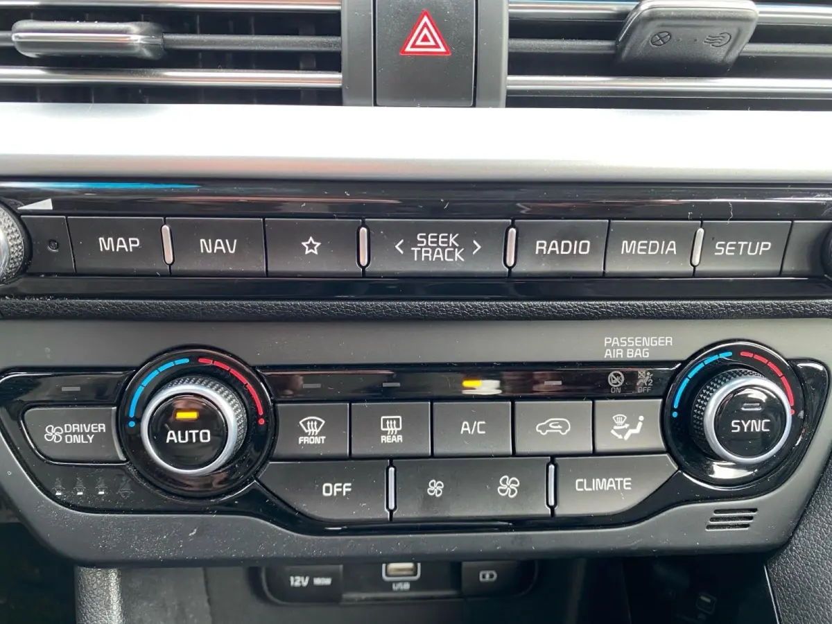 1.6 GDi Hybrid DynamicLine | Navigatie | Climate control | Parkeer camera | Cruise control