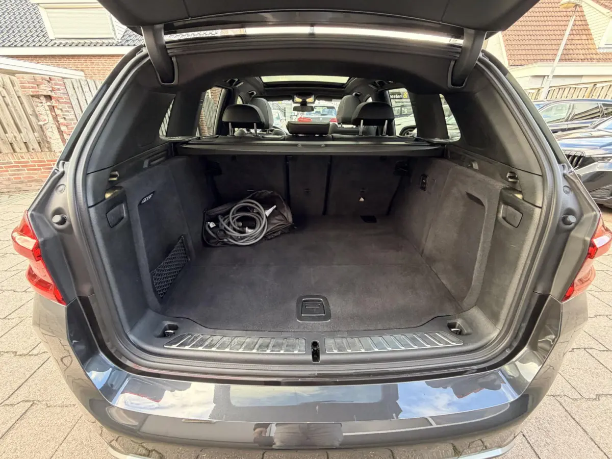 High Executive 80 kWh Org NL Pano|TrekHaak