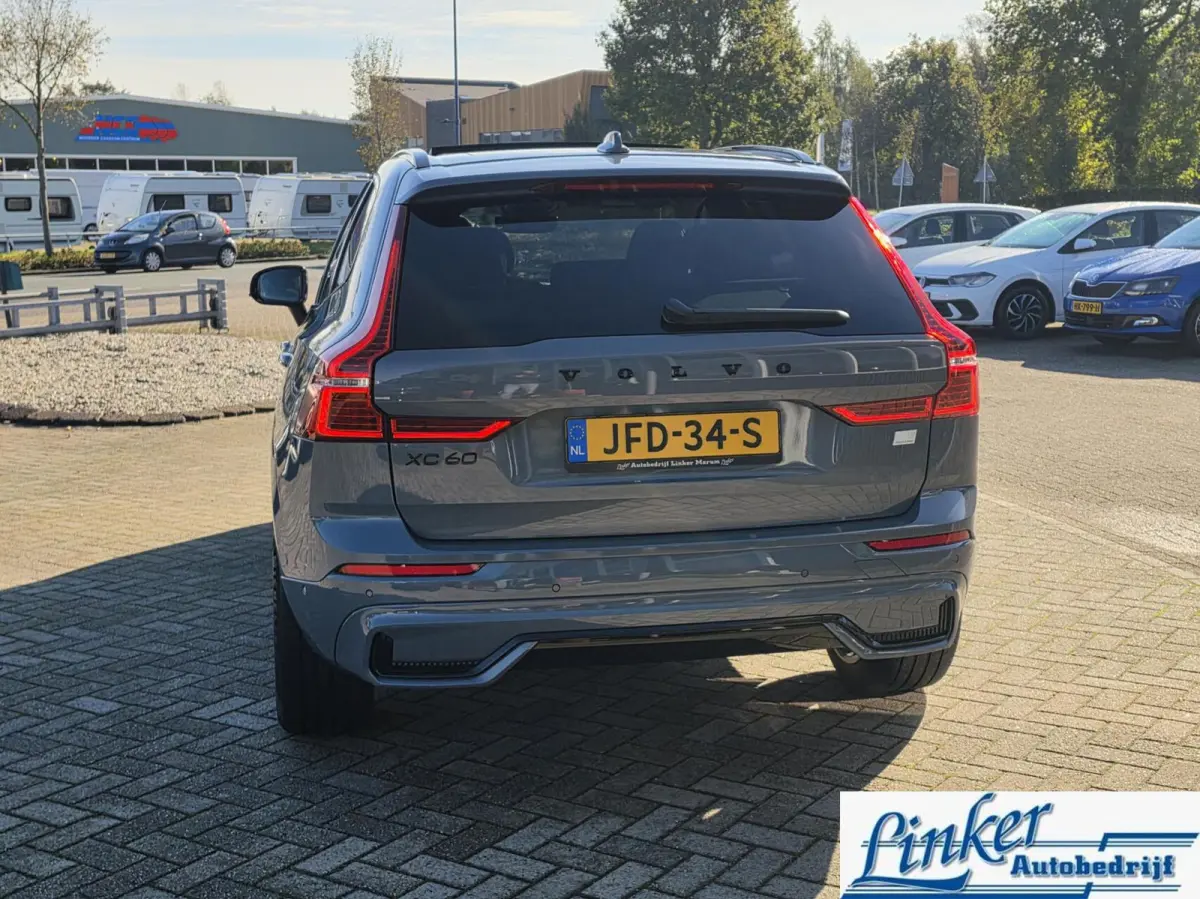 2.0 T8 Plug-in hybrid AWD Plus Dark|PANO|ELEKTR-TREKH|455PK