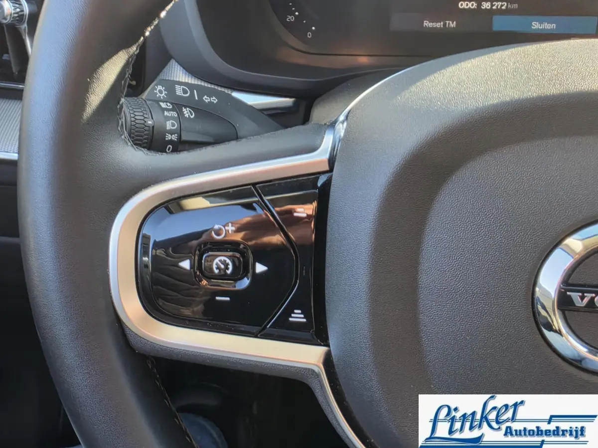 2.0 T8 Plug-in hybrid AWD Plus Dark|PANO|ELEKTR-TREKH|455PK