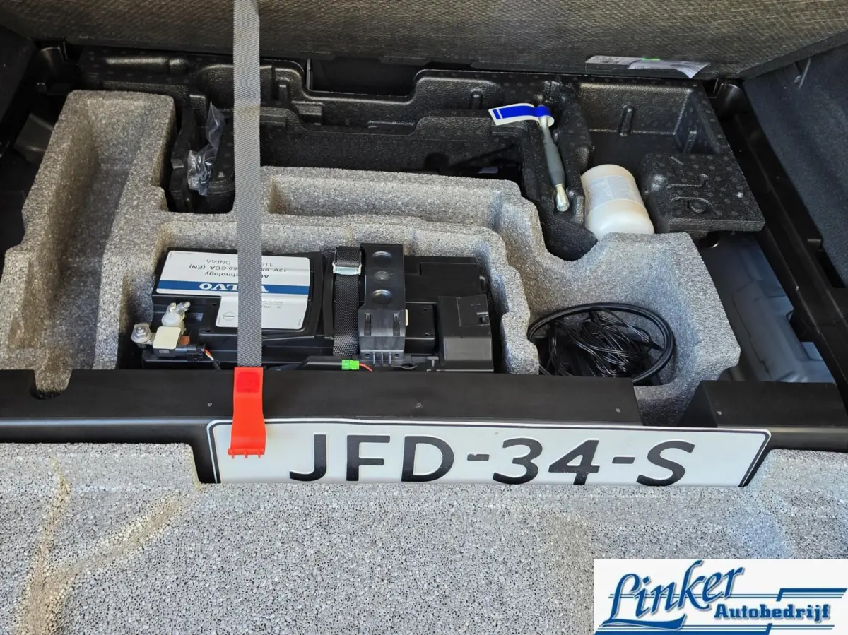 2.0 T8 Plug-in hybrid AWD Plus Dark|PANO|ELEKTR-TREKH|455PK