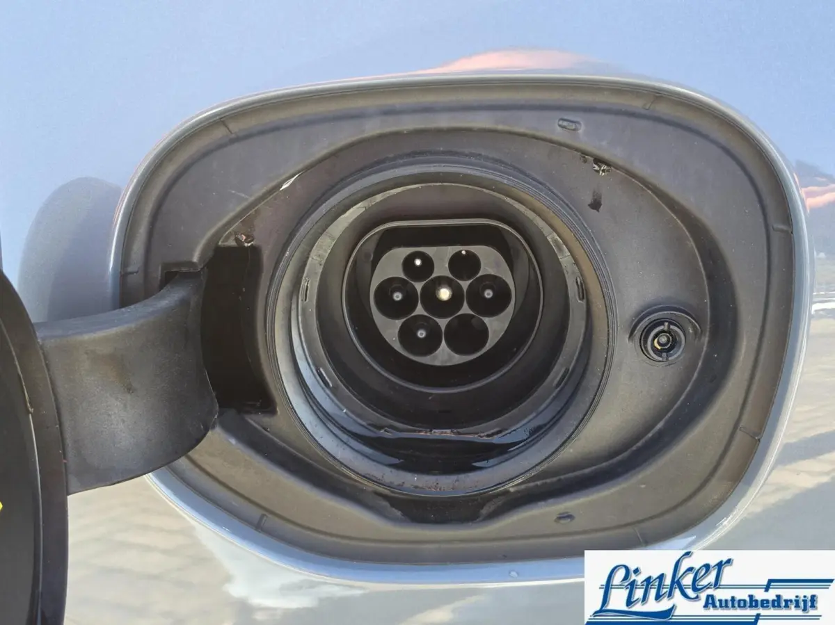 2.0 T8 Plug-in hybrid AWD Plus Dark|PANO|ELEKTR-TREKH|455PK