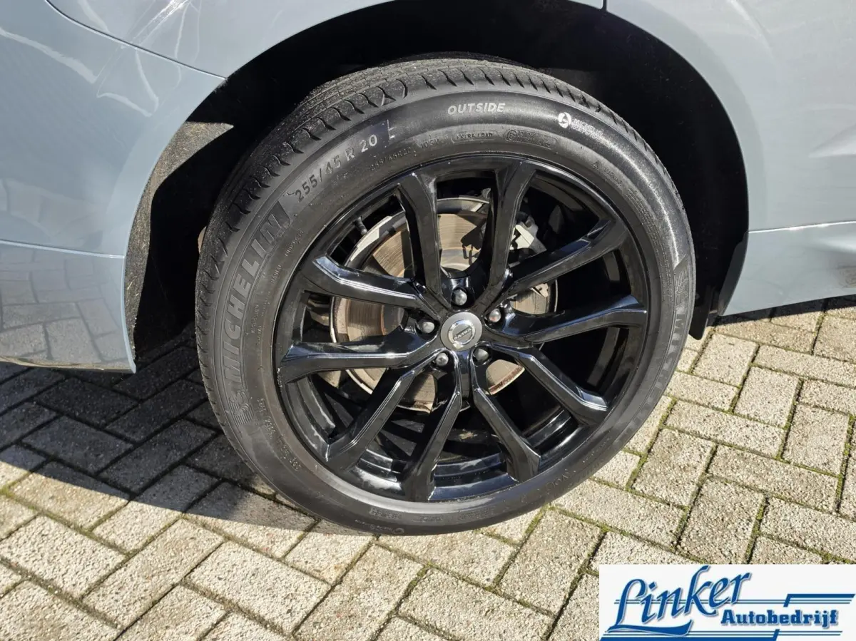 2.0 T8 Plug-in hybrid AWD Plus Dark|PANO|ELEKTR-TREKH|455PK