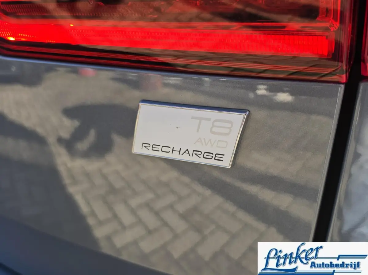 2.0 T8 Plug-in hybrid AWD Plus Dark|PANO|ELEKTR-TREKH|455PK