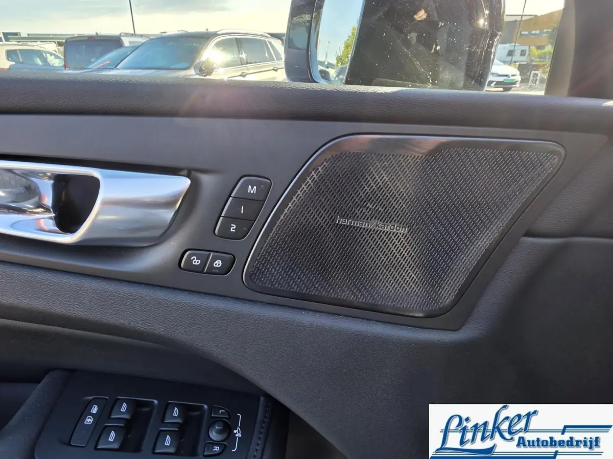 2.0 T8 Plug-in hybrid AWD Plus Dark|PANO|ELEKTR-TREKH|455PK