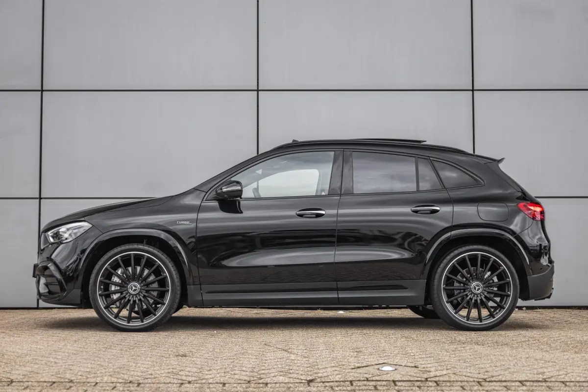 AMG 35 306pk 4MATIC | Panoramadak | 360 camera | Trekhaak | AMG Styling | Achteruitrijcamera | Sportstoelen | Voorstoelen Verwarmd | 21'' Velgen