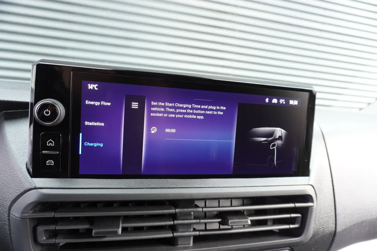 Worker Comfort Extra Range 75 kWh 345km WLTP Long L3 Apple Carplay 360° Camera Parkeersensoren 3-Zits