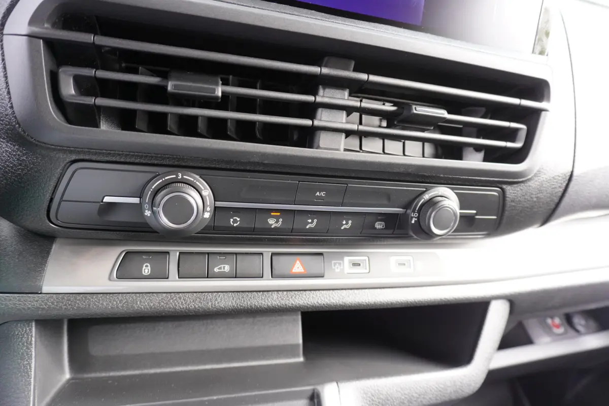 Worker Comfort Extra Range 75 kWh 345km WLTP Long L3 Apple Carplay 360° Camera Parkeersensoren 3-Zits