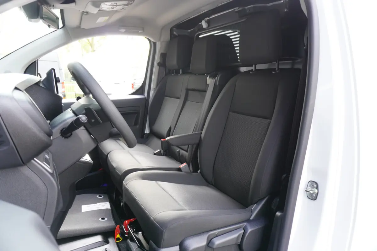 Worker Comfort Extra Range 75 kWh 345km WLTP Long L3 Apple Carplay 360° Camera Parkeersensoren 3-Zits