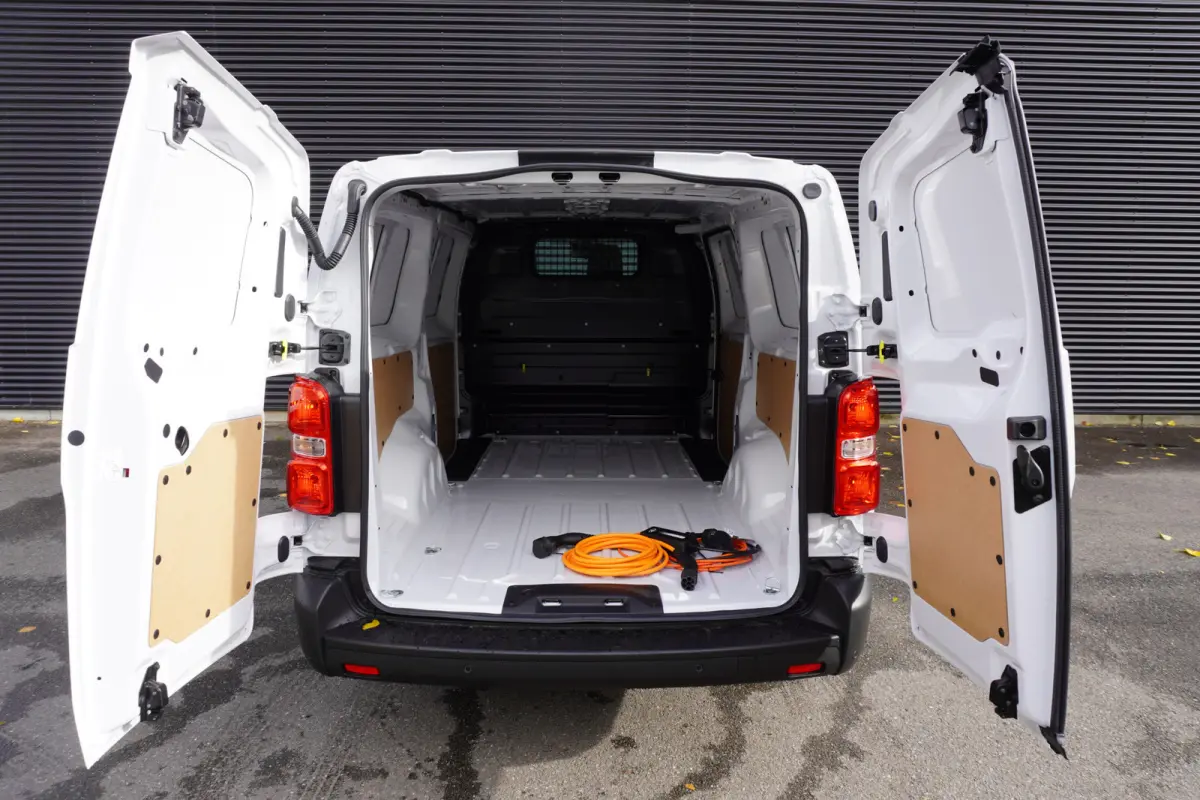 Worker Comfort Extra Range 75 kWh 345km WLTP Long L3 Apple Carplay 360° Camera Parkeersensoren 3-Zits