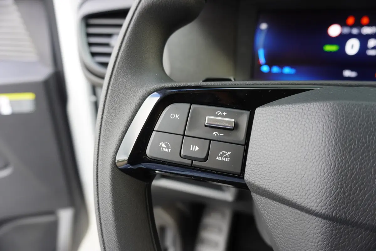 Worker Comfort Extra Range 75 kWh 345km WLTP Long L3 Apple Carplay 360° Camera Parkeersensoren 3-Zits