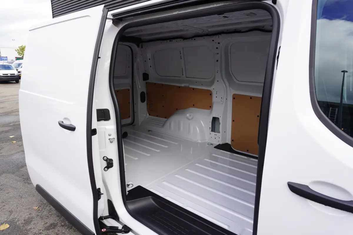 Worker Comfort Extra Range 75 kWh 345km WLTP Long L3 Apple Carplay 360° Camera Parkeersensoren 3-Zits