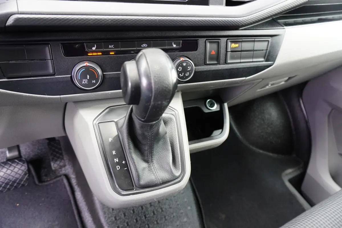 150pk Automaat L2H1 2x Schuifdeur Achterklep Apple carplay Camera Trekhaak ACC Cruise control Standkachel