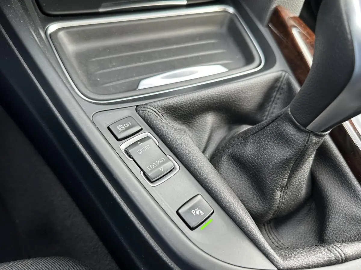 320i Executive