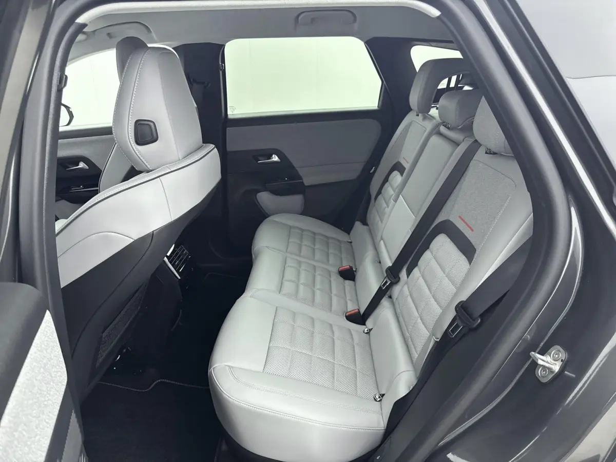 1.2 Hybrid 145 Max | Elektrische stoelen | Stoelverwarming/verkoeling | Stuurverwarming | Navigatie | 360 Camera | Elektrische achterklep |