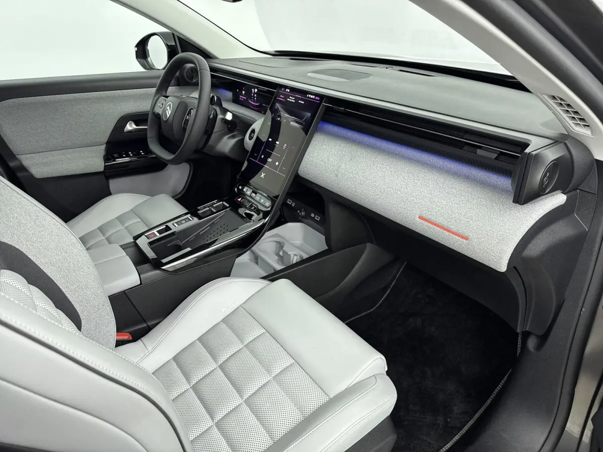1.2 Hybrid 145 Max | Elektrische stoelen | Stoelverwarming/verkoeling | Stuurverwarming | Navigatie | 360 Camera | Elektrische achterklep |