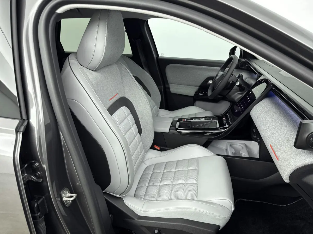 1.2 Hybrid 145 Max | Elektrische stoelen | Stoelverwarming/verkoeling | Stuurverwarming | Navigatie | 360 Camera | Elektrische achterklep |