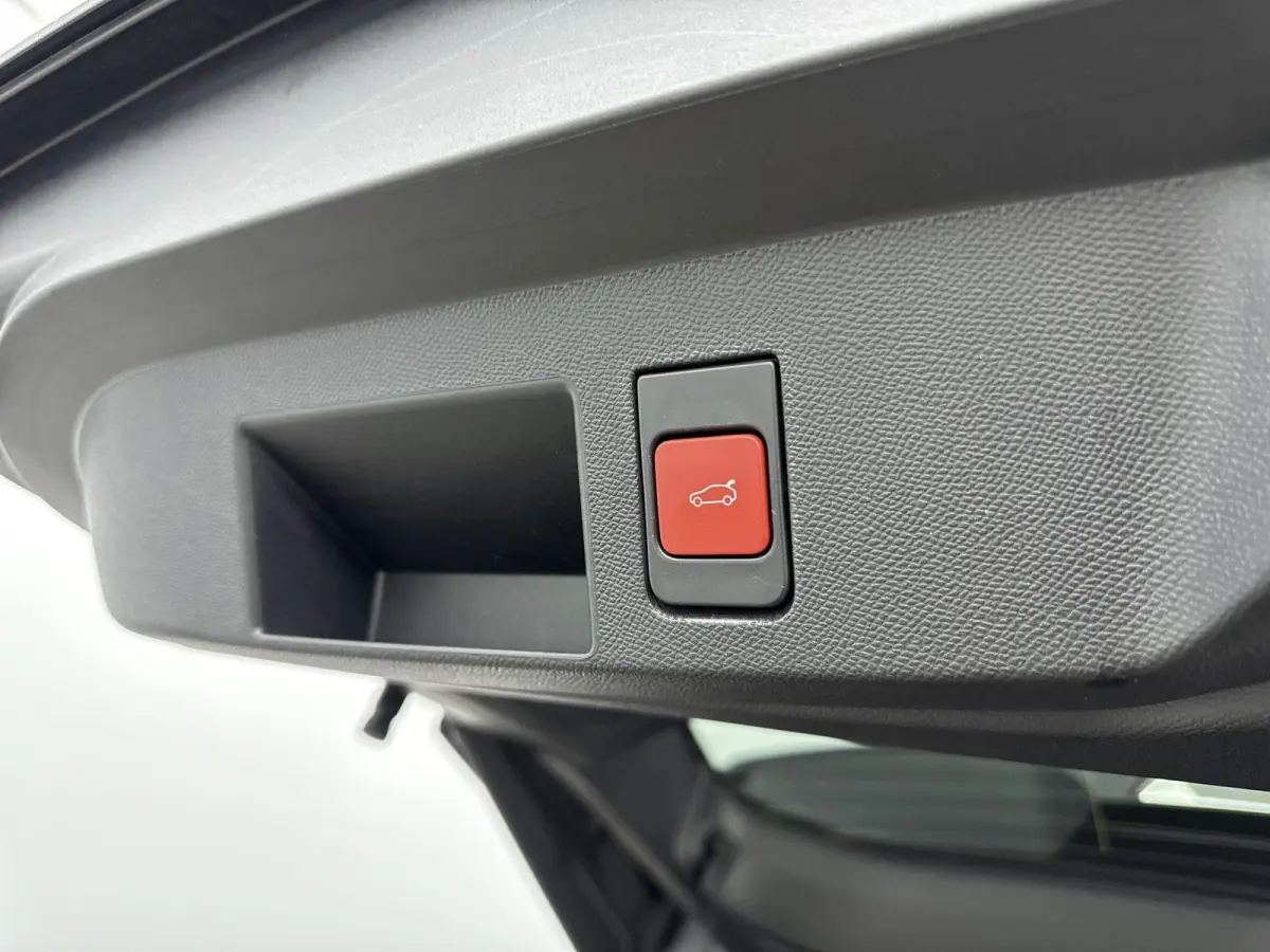 1.2 Hybrid 145 Max | Elektrische stoelen | Stoelverwarming/verkoeling | Stuurverwarming | Navigatie | 360 Camera | Elektrische achterklep |