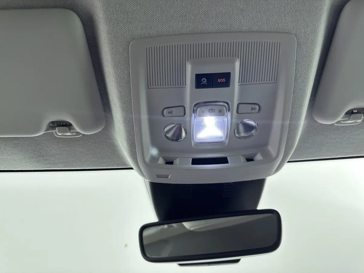 1.2 Hybrid 145 Max | Elektrische stoelen | Stoelverwarming/verkoeling | Stuurverwarming | Navigatie | 360 Camera | Elektrische achterklep |