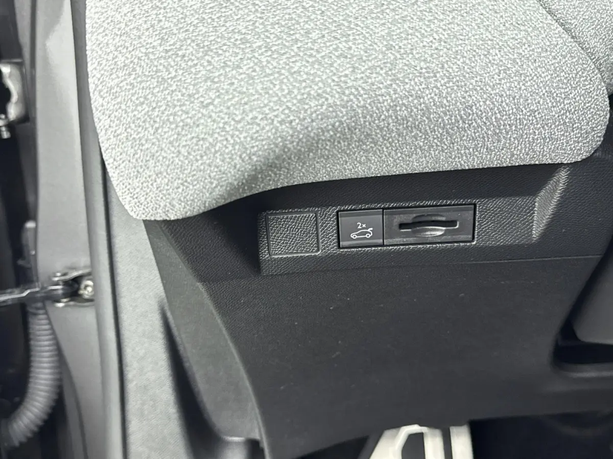 1.2 Hybrid 145 Max | Elektrische stoelen | Stoelverwarming/verkoeling | Stuurverwarming | Navigatie | 360 Camera | Elektrische achterklep |