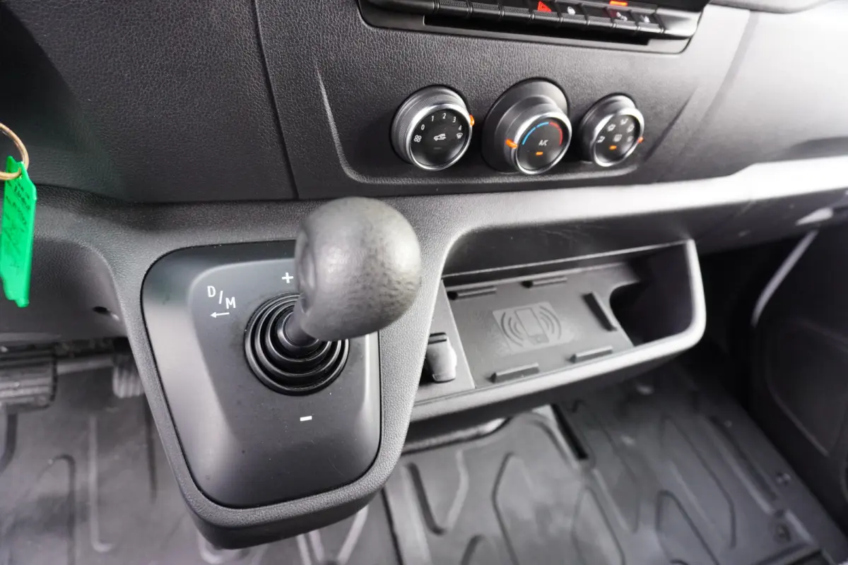 180pk Automaat L3H2 2x schuifdeur Apple Carplay Trekhaak Cruise control Standkachel